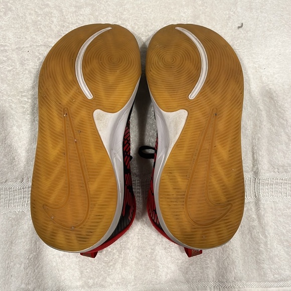 Nike Team Hustle basketball shoe, size 7Y - Picture 7 of 8